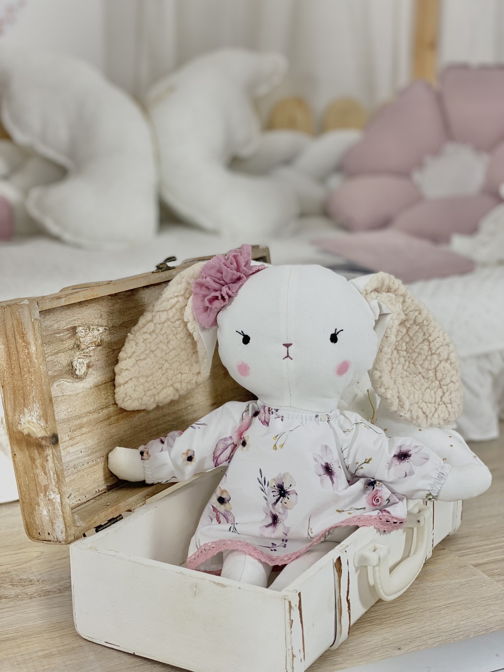 Κούκλα Bunny Floral με φωλιά - κρεβατάκι