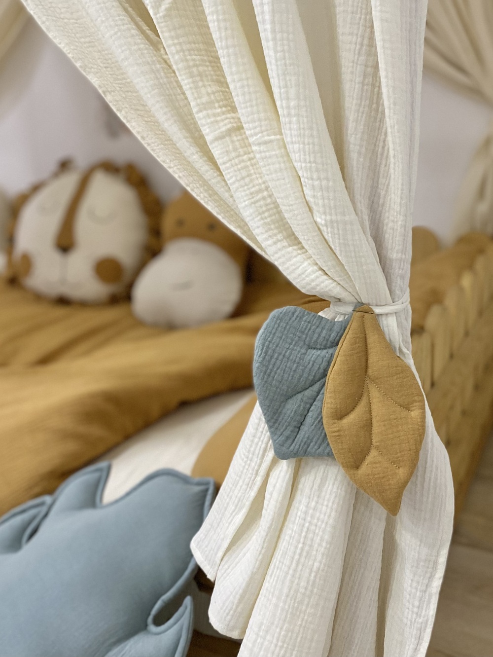 Κουρτίνες κρεβατιού-Canopy Bed Cream Flowers